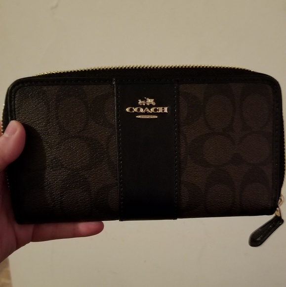 authentic Coach purse and wallet - Picture 3 of 4